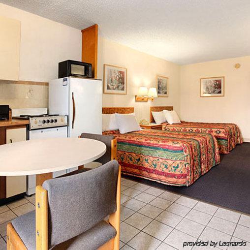 Express Inn & Suites Clearwater Pinellas Park Quarto foto